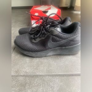 Nike Tanjun Sneakers